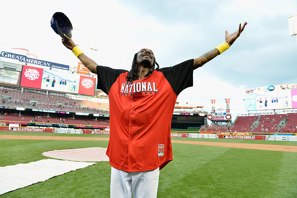 Watch Snoop Dogg Jump Over a Fence to Try and Catch a Home Run