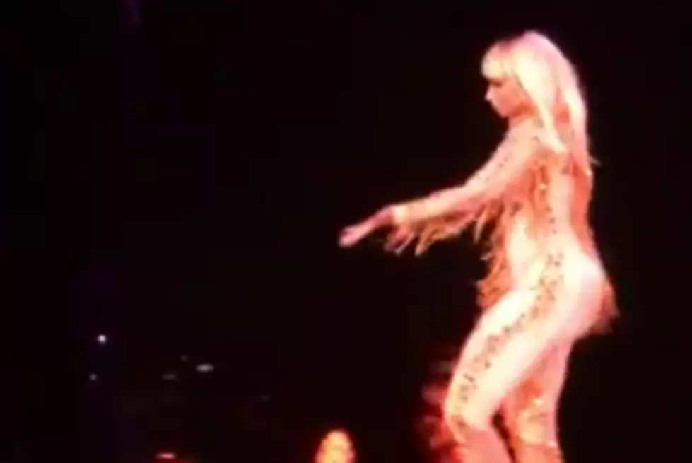 Nicki Minaj Throws a Security Guard’s Phone for Filming Her Performance