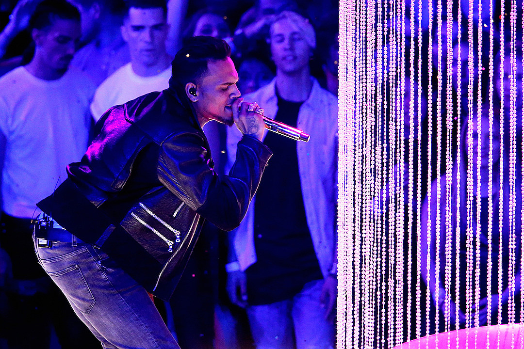 Chris Brown Performs Liquor Back To Sleep And More At 16 Iheart Radio Music Awards Xxl