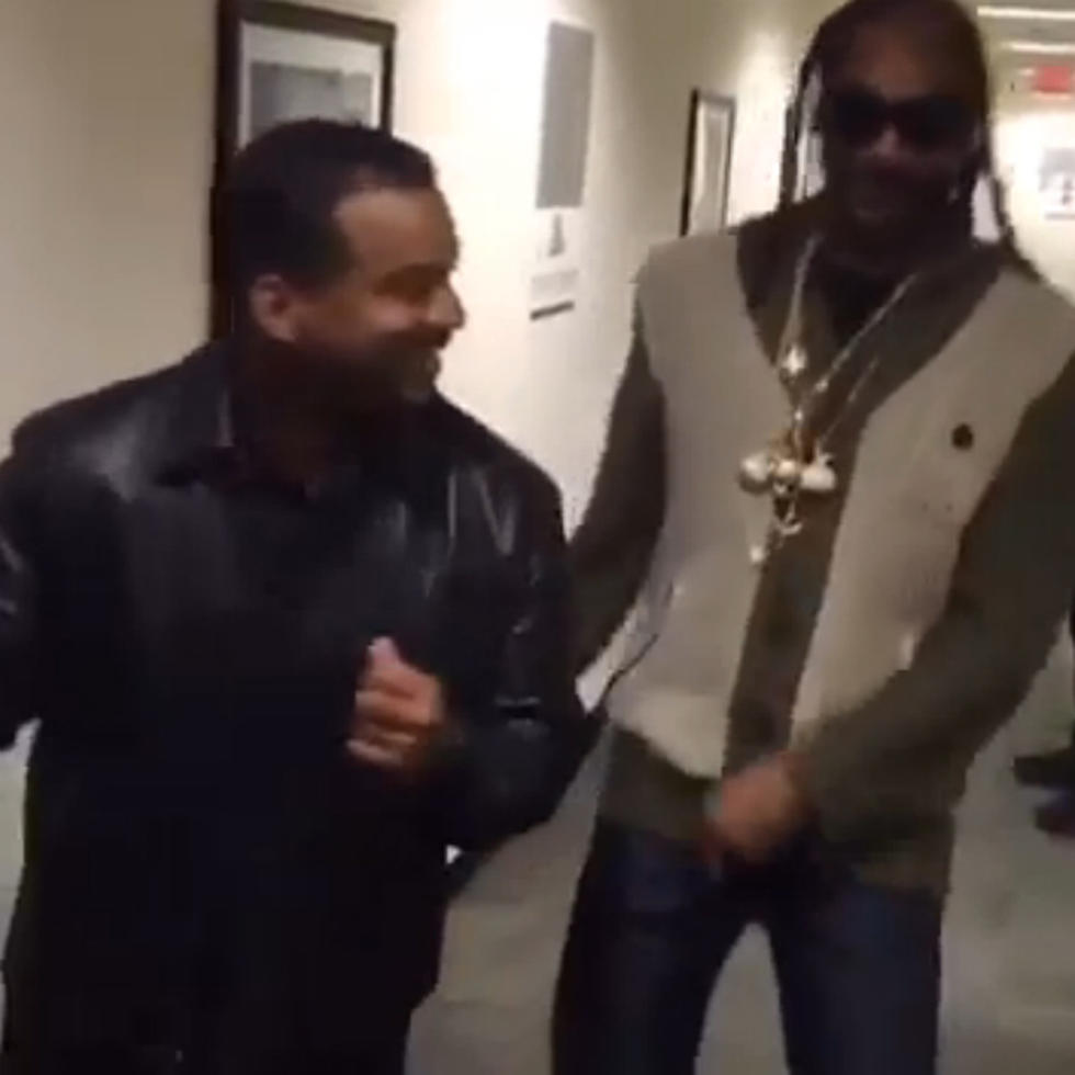 Alfonso Ribeiro Shows Snoop Dogg How to Do the Carlton Dance