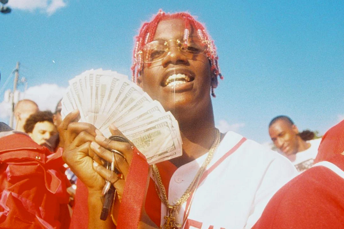 lil yachty taking pictures with all my ice