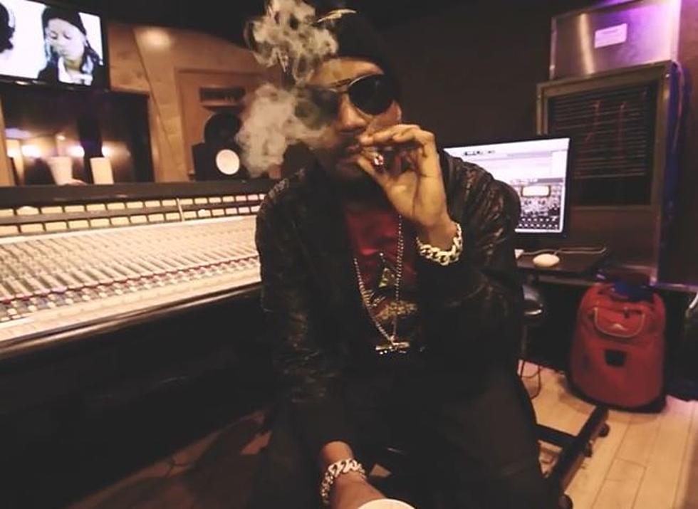 Juicy J Vibes Out at the Studio in 'One Minute' Video