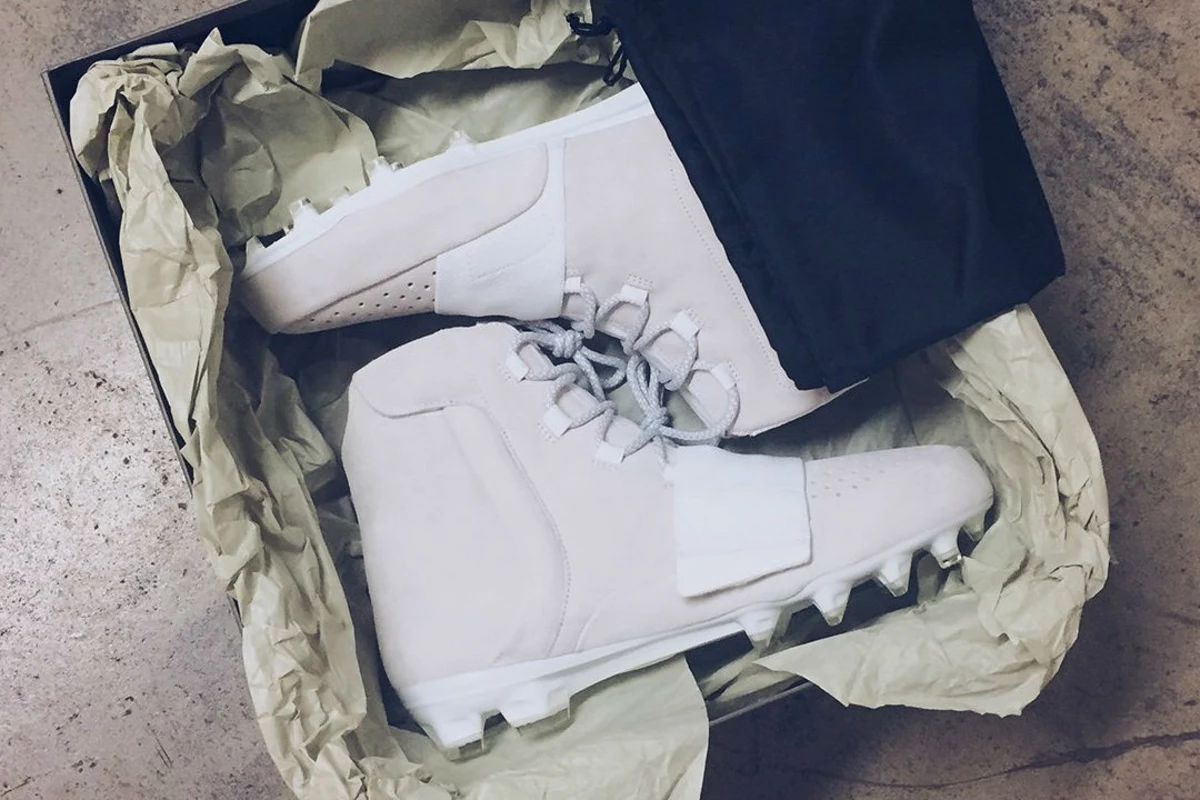 West Gifts NFL Player Miller a Adidas Yeezy Boost Cleats - XXL