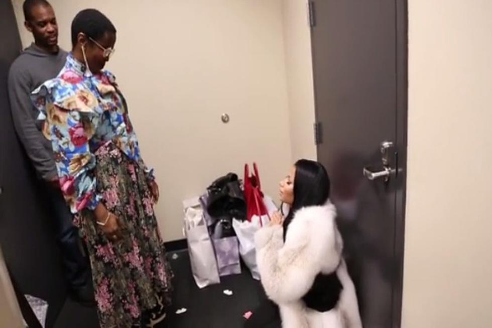 Nicki Minaj Bows Down to Lauryn Hill When Meeting Her for the First Time