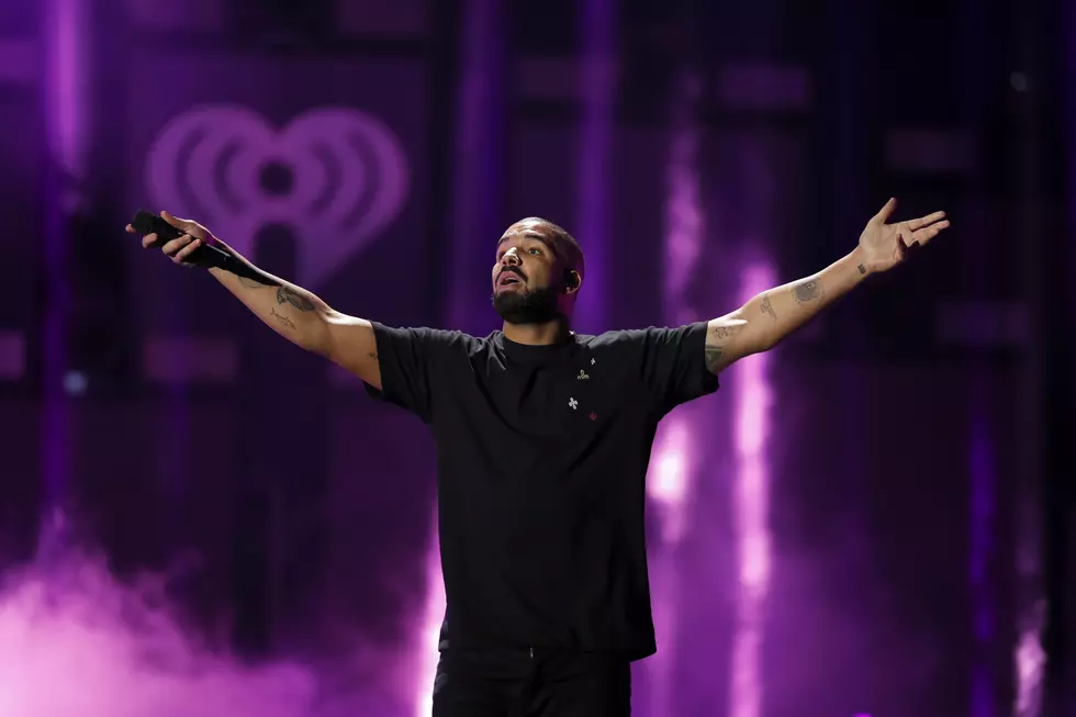 Drake Has Amazing Reaction After Dapping Up a Stripper