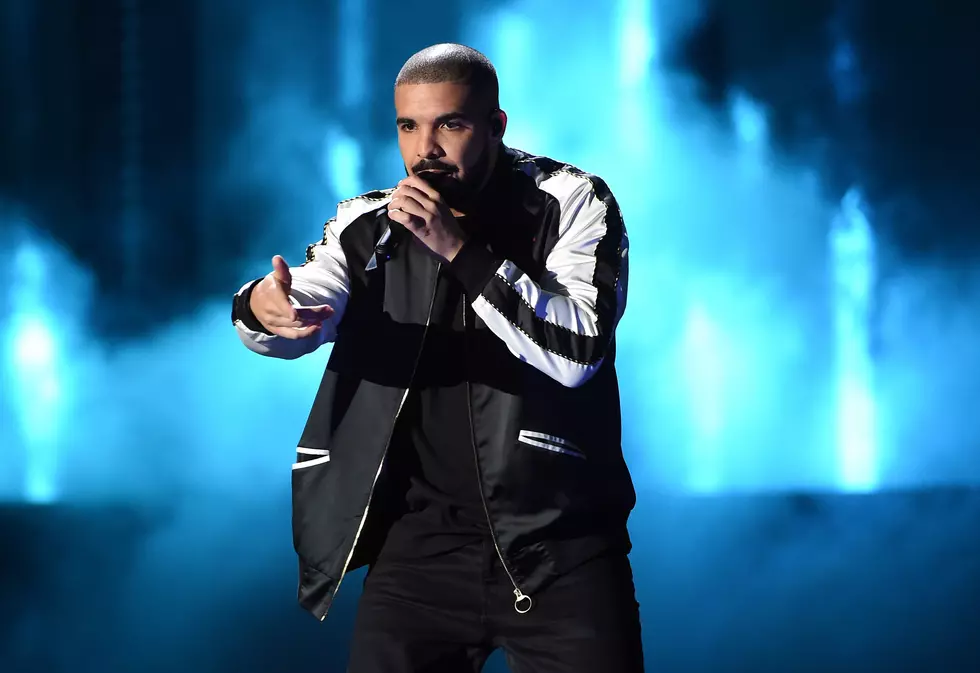Drake Wins Best Rap Song and Best Rap/Sung Collaboration for “Hotline Bling” at 2017 Grammys