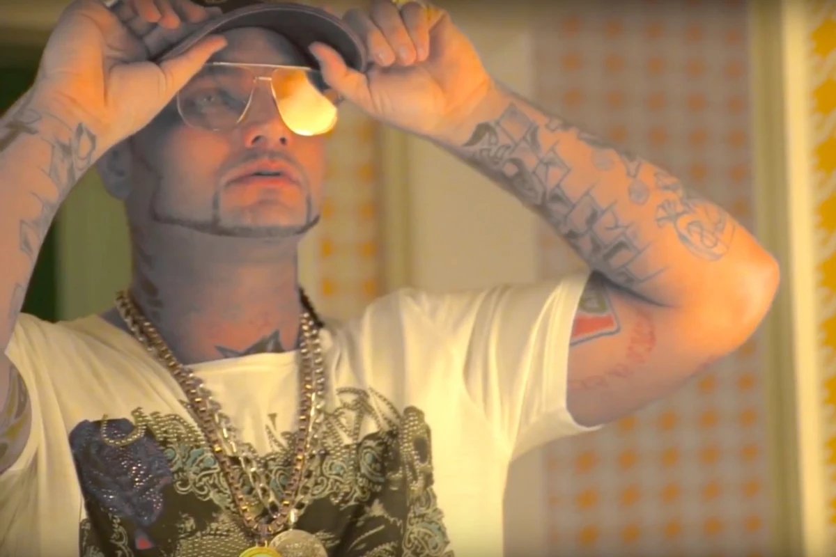 Riff Raff Faces the Man in the Mirror in 'Root Beer Float Ghost' Video ...