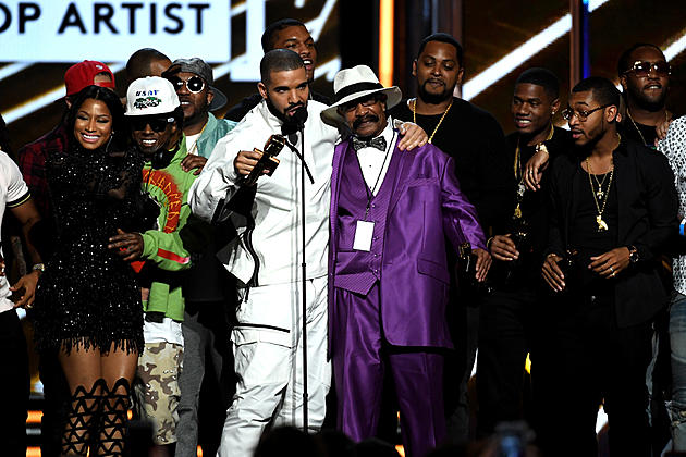 Drake Wins Top Artist at 2017 Billboard Music Awards, Beats Adele&#8217;s Record