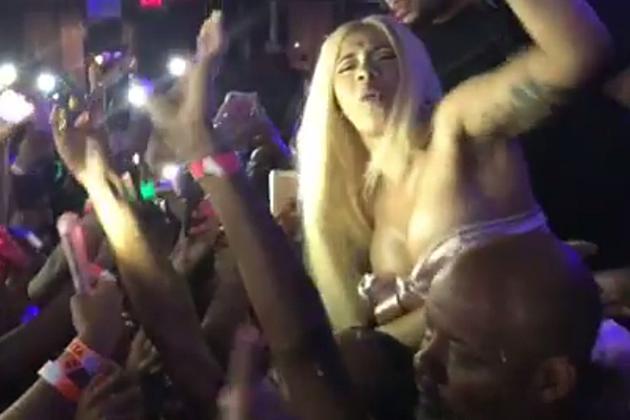 Cardi B Fans Rap Every Word of Her Song “Bodak Yellow” During Performance