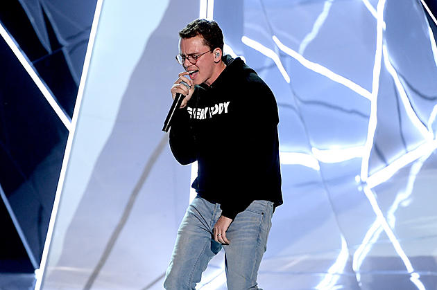 Logic Performs &#8220;1-800-273-8255&#8243; With Alessia Cara and Khalid at 2017 MTV Video Music Awards