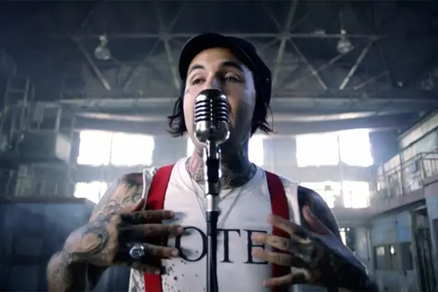Yelawolf, Juicy J and Travis Barker Rock Out in &#8220;Punk&#8221; Video
