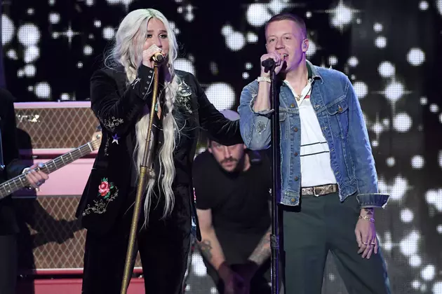 You Can See Kesha And Macklemore On The Front Row In Nashville