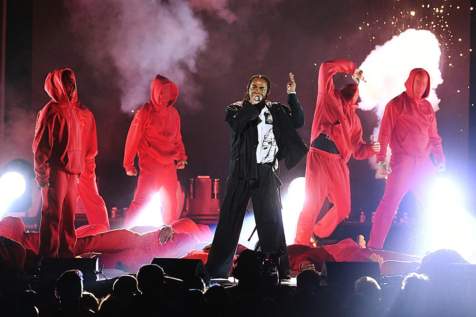Kendrick Lamar Performs ''XXX.,'' ''DNA.'' at 2018 Grammy Awards