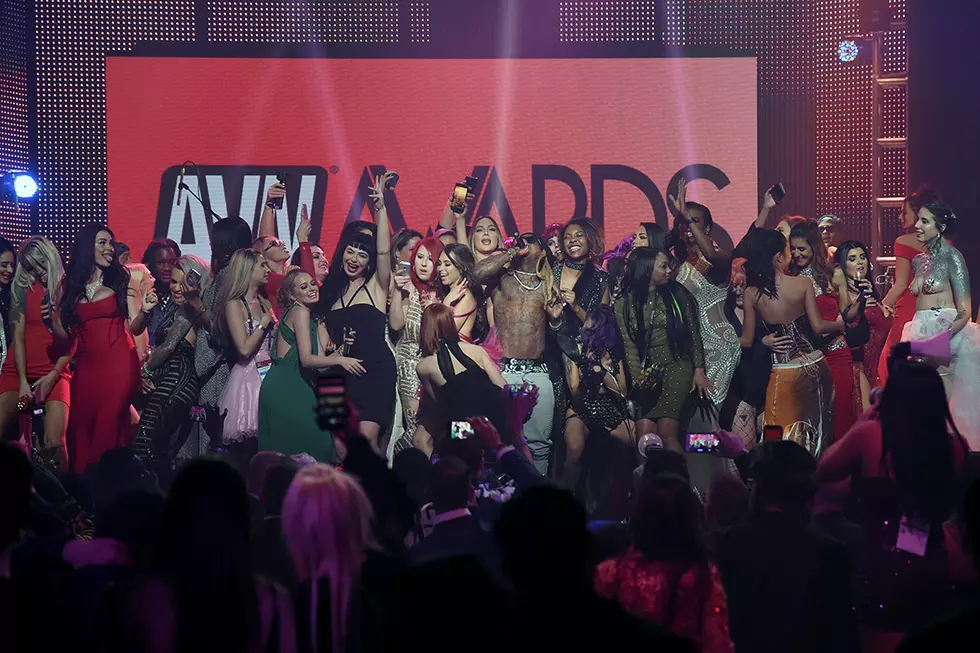 980px x 653px - Lil Wayne Performs Surrounded by Porn Stars at 2018 AVN ...