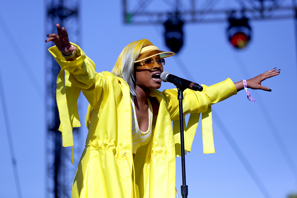 Dej Loaf Offers to Pay for Marriage Licenses in New York
