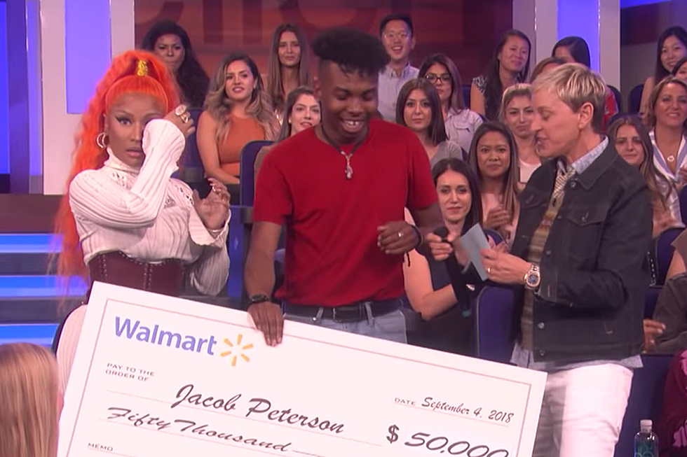 Nicki Minaj Gives Away $150,000 to Students on 'Ellen'