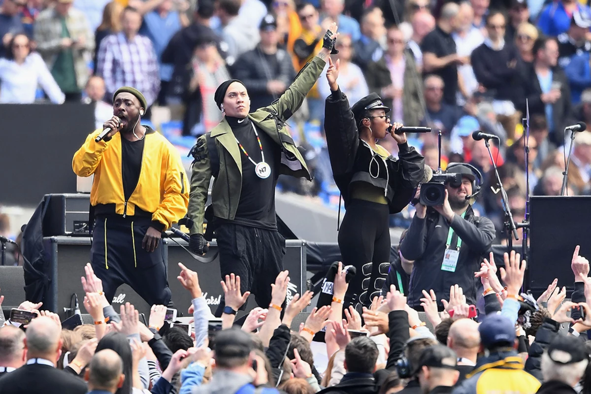 Black eyed peas on their next chapter, 'ritmo' and j.lo at the super bowl (exclusive Will.i.am Criticized for Using Phone During Black Eyed Peas’ Show - XXL