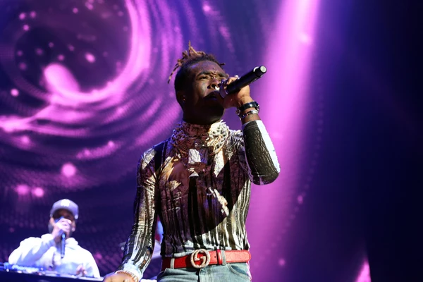 is shawn mendes dating