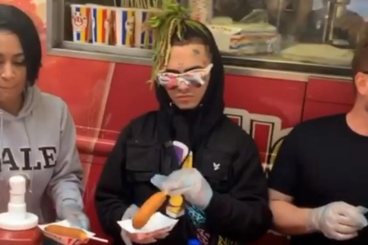 Lil Pump Helps Buy Corn Dogs and Jackets Homeless - XXL