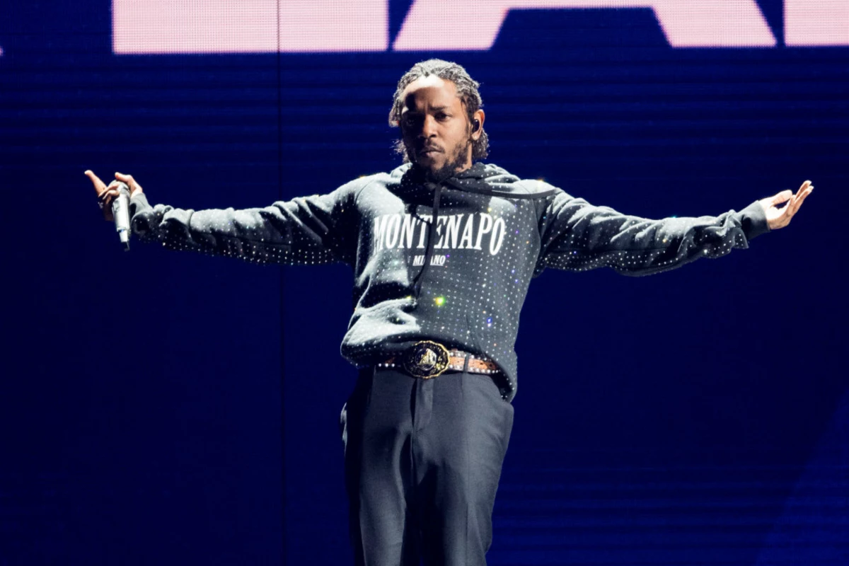 Kendrick Lamar Performs His Hit Song 'Alright' During Super Bowl Halftime  Show 2022, 2022 Super Bowl, Kendrick Lamar, Super Bowl