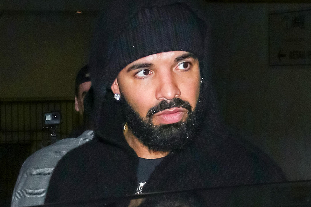 Woman Allegedly Armed With Knife Arrested Outside Drakes Mansion