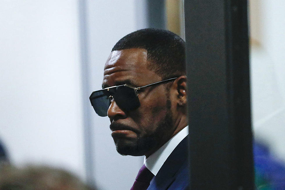 R. Kelly’s Former Goddaughter Testifies He Had Sex With Her While She Was Underage and Filmed It &#8211; Report