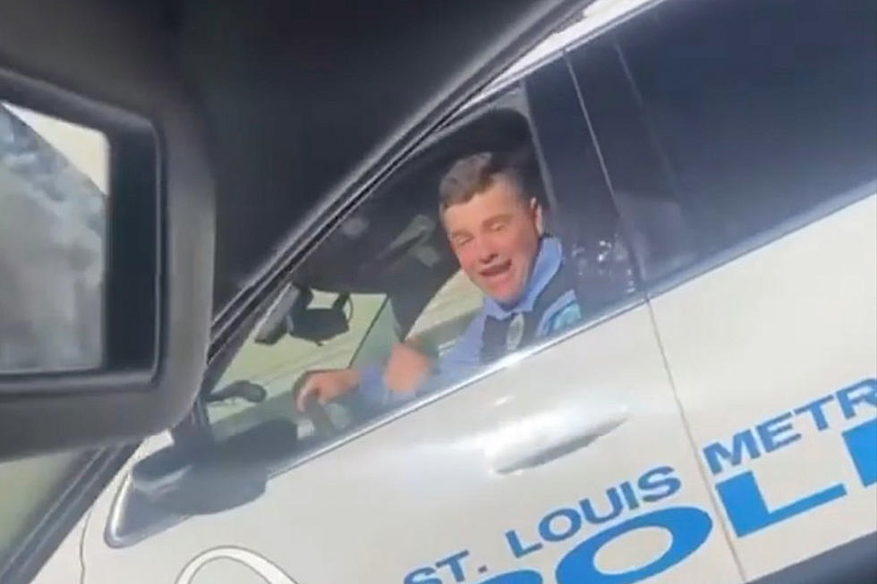 Police Officer Raps Kodak Black Song While Driving &#8211; Watch