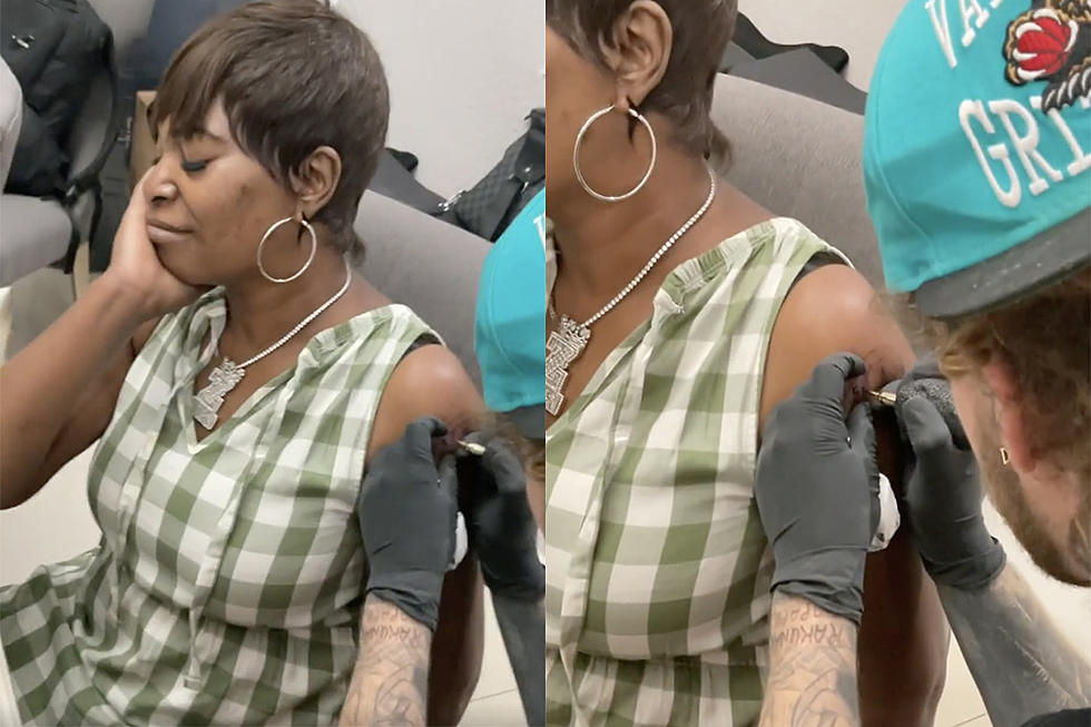 Kodak Black’s Mom Gets a Sniper Gang Tattoo &#8211; Watch