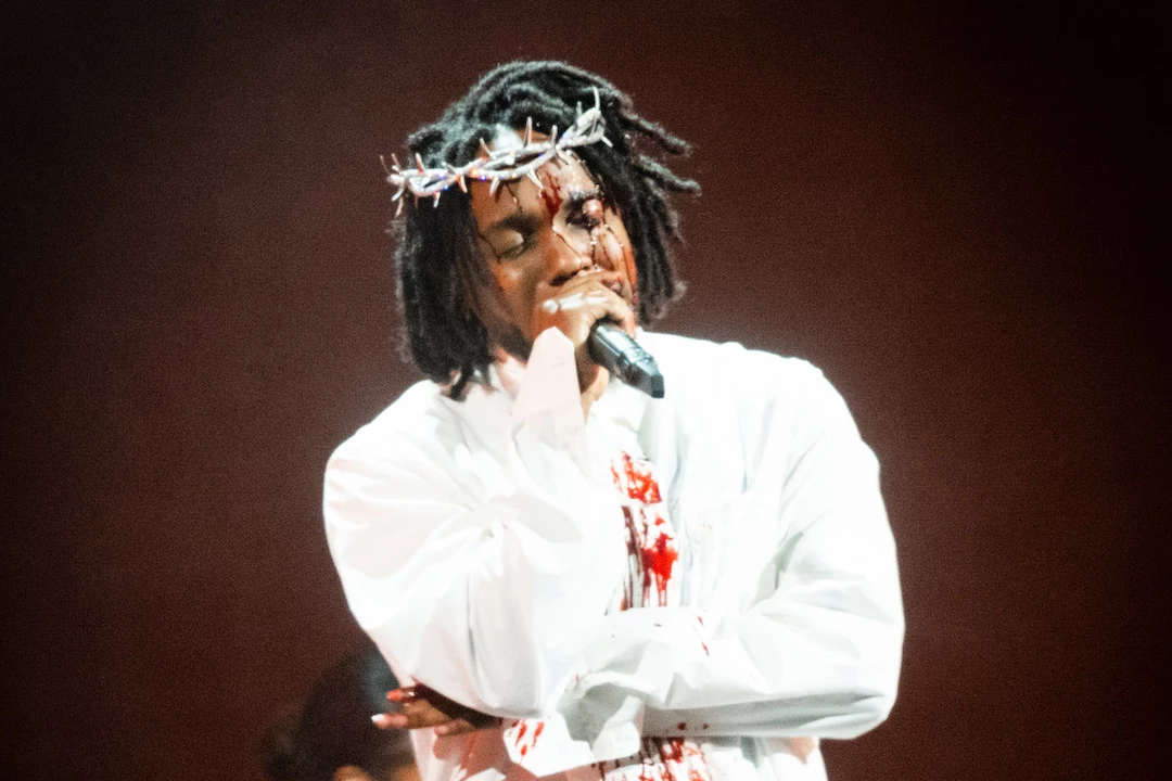 Kendrick Lamar Wears Crown of Thorns at Glastonbury Festival