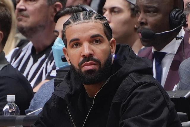 Drake Gets Roasted After Posting New Selfie