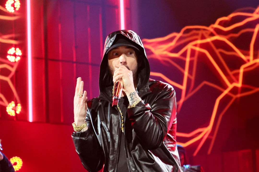 What Shoes Did Eminem Wear During the Super Bowl Halftime Show? - XXL