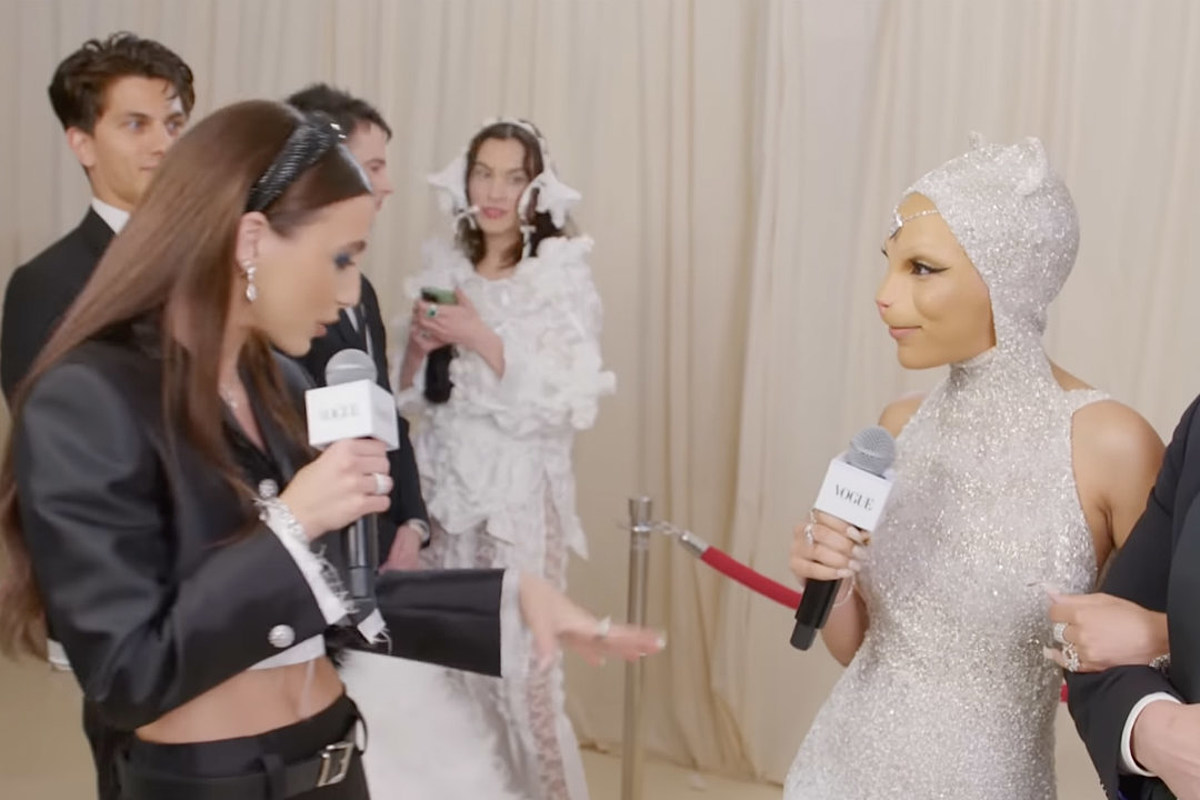 Doja Cat Meows During Her Whole Met Gala Interview Watch Celebrity