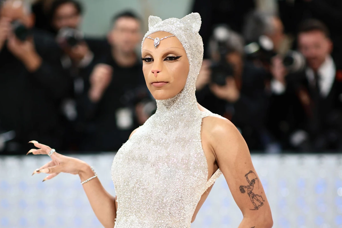 Here’s How Doja Cat’s Met Gala Cat Face Was Made With Prosthetics XXL