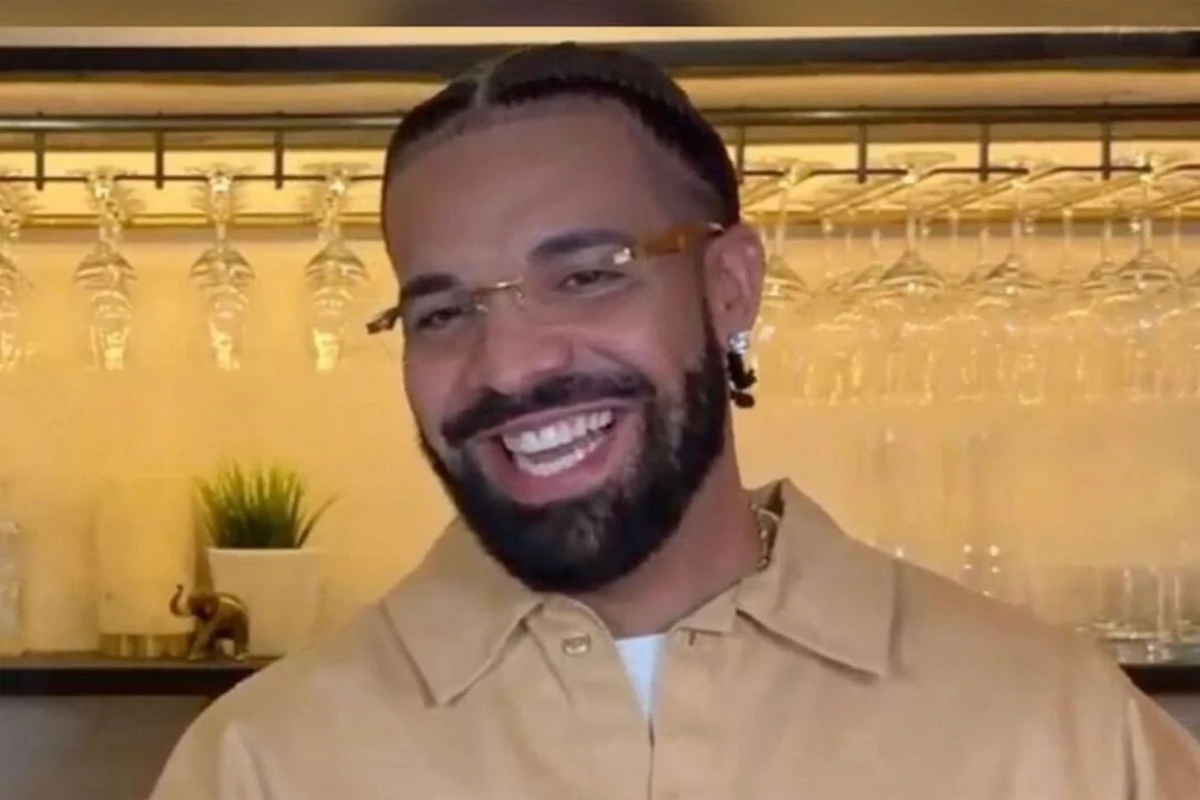 Drake nosi żółty lakier do paznokci podczas transmisji na żywo, fani reagują