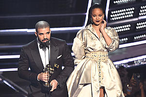 An Old Photo of Drake Leaning in to Kiss Rihanna Goes Viral After...