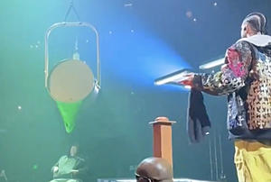 Drake Slimes a Fan Using a Big Bucket on It’s All a Blur Tour...