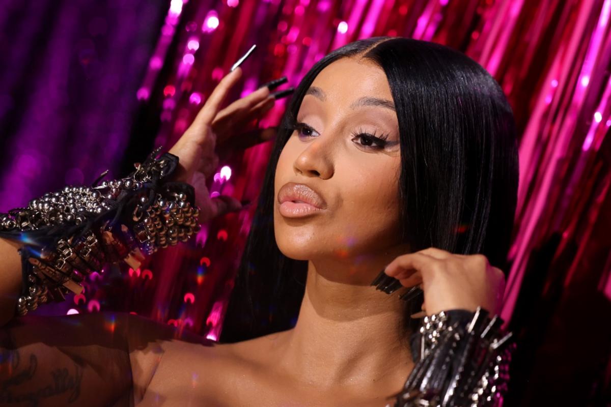 Red Cardi Rapper Cardi B Insists She Won't Be Dissing Female Rappers Anymore