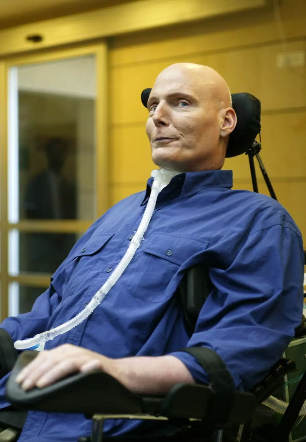 Christopher Reeve visits the Weizmann Institute of Science July 29, 2003 in Rehovot, Israel. Reeve is in Israel to learn how the country treats cases of spinal cord injury and to promote stem cell research.