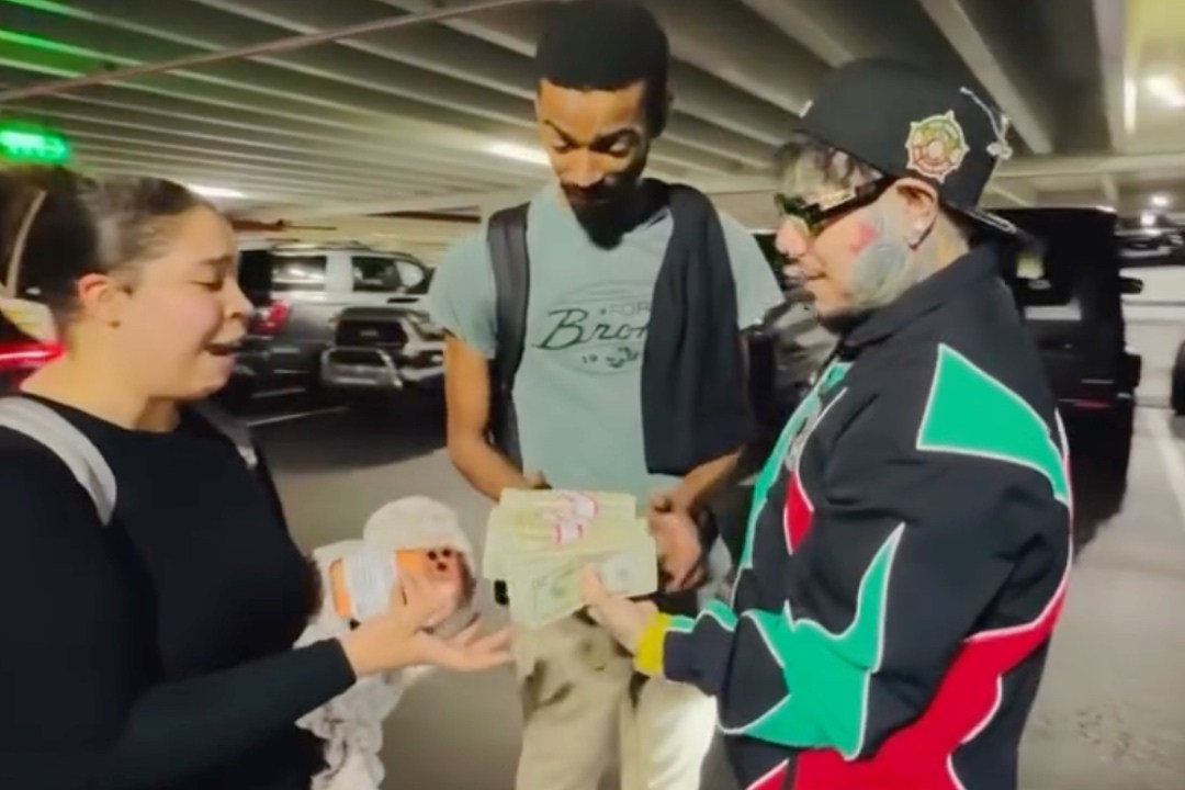6ix9ine Gives $25,000 to Two Deserving Families