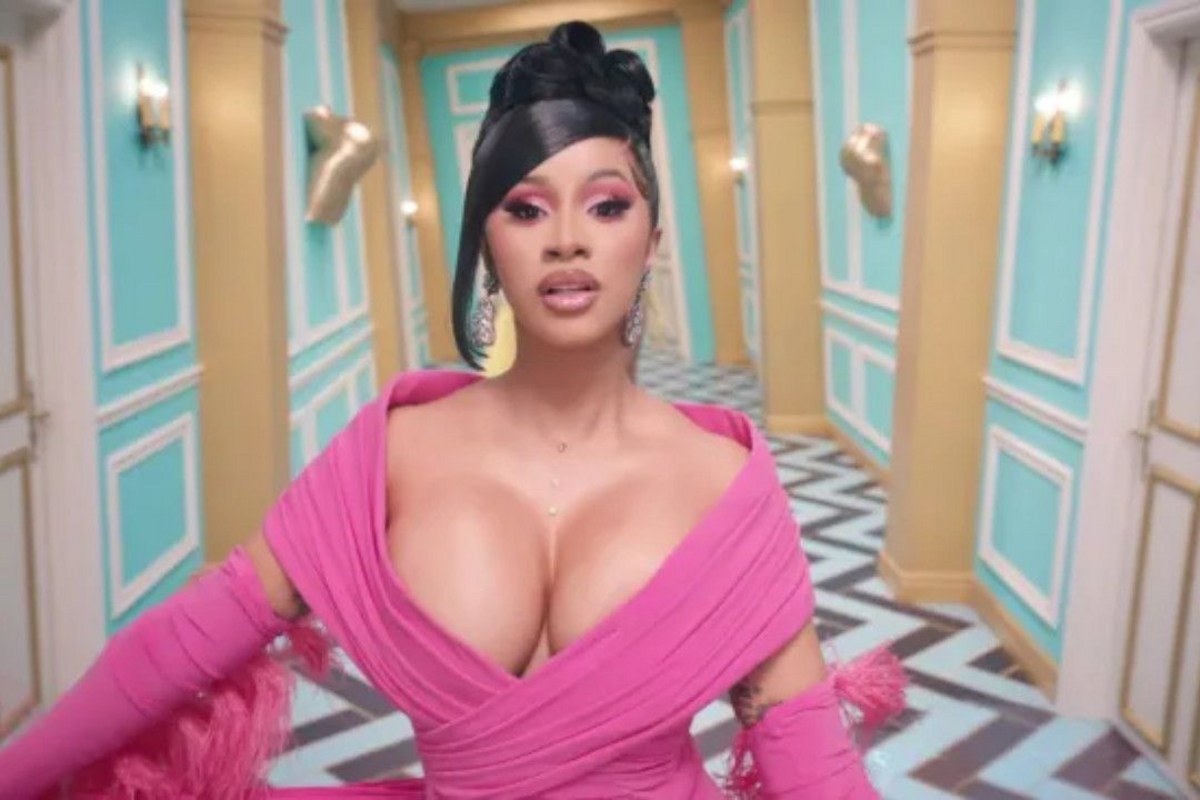 Cardi B Becomes the First Female Rapper With Four Diamond Songs