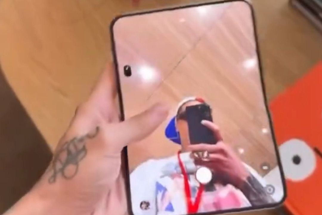 Central Cee and Kid Cudi Get Their Hands on the New iPhone Duo