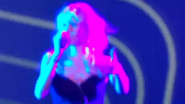 watch Grimes perform on the Tonight Show