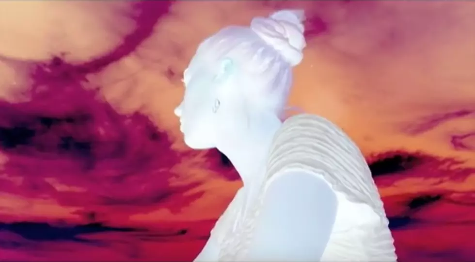 video: Molly Nilsson – Think Pink