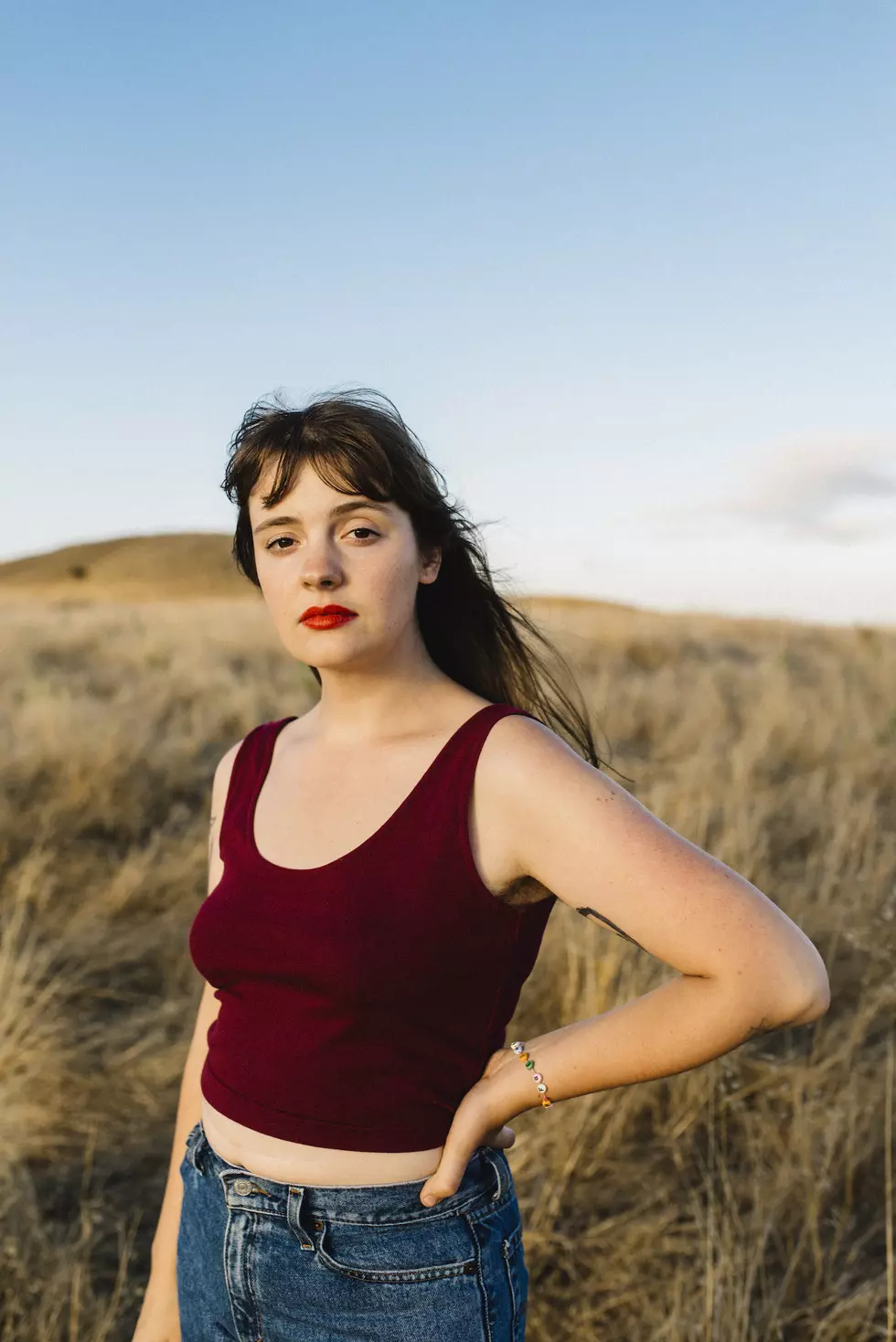 premiere: Madeline Kenney – Rita