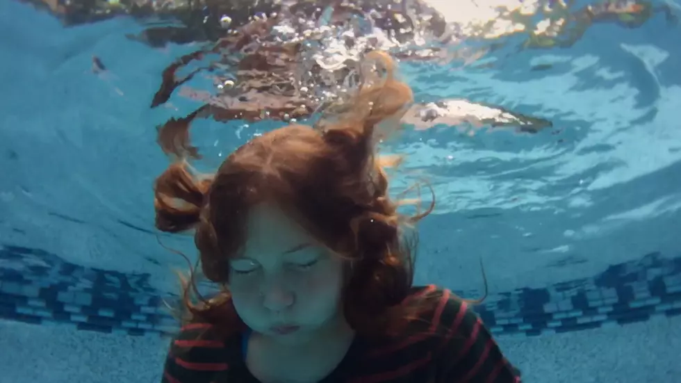 video premiere: Holy Wave – Crys