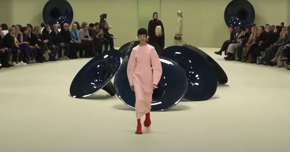 watch Mk.gee perform at Jil Sander&#8217;s Fall/Winter &#8217;24-25 show in Milan