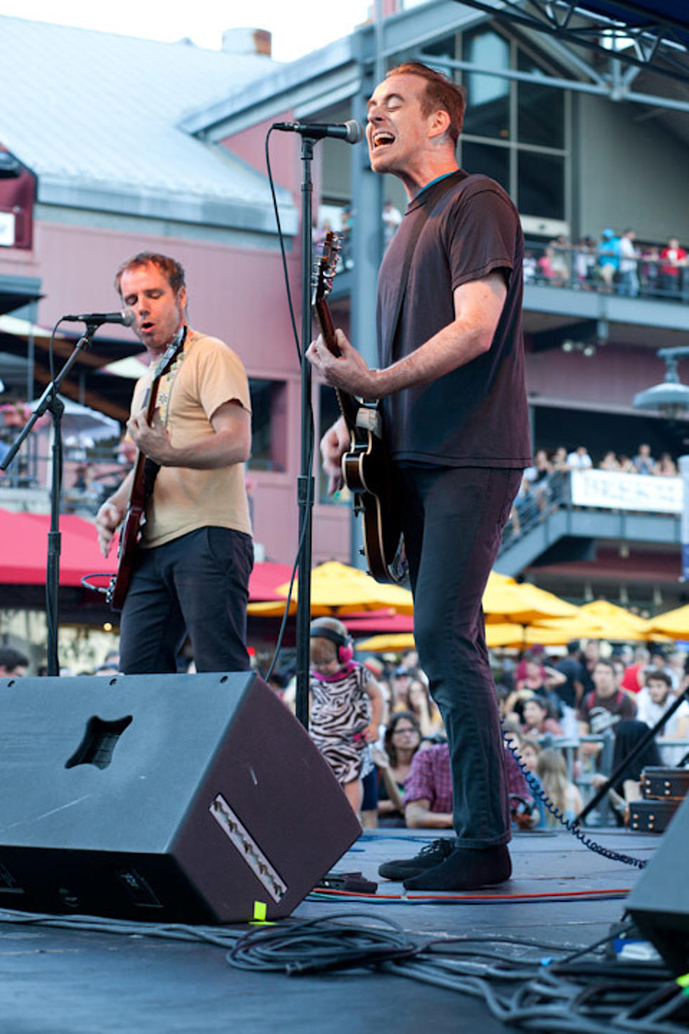 Ted Leo &#038; the Pharmacists played &#8216;The Tyranny of Distance&#8217; @ South Street Seaport (pics, setlist video, another show)