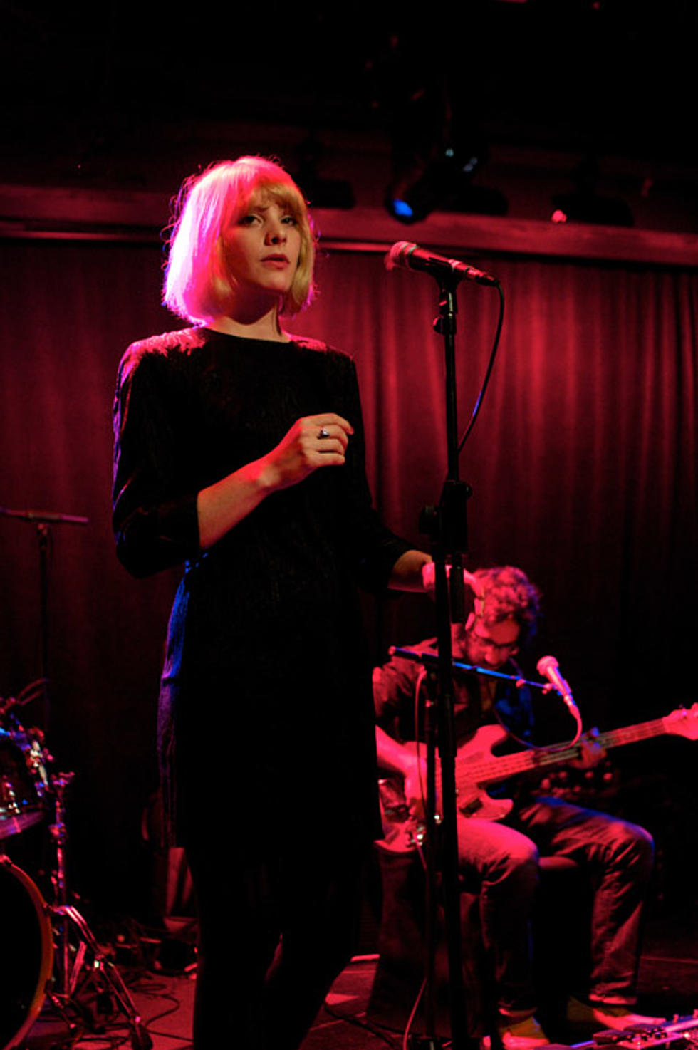 Anika played Le Poisson Rouge (pics, video &#038; setlist), adds Glasslands show &#038; other dates