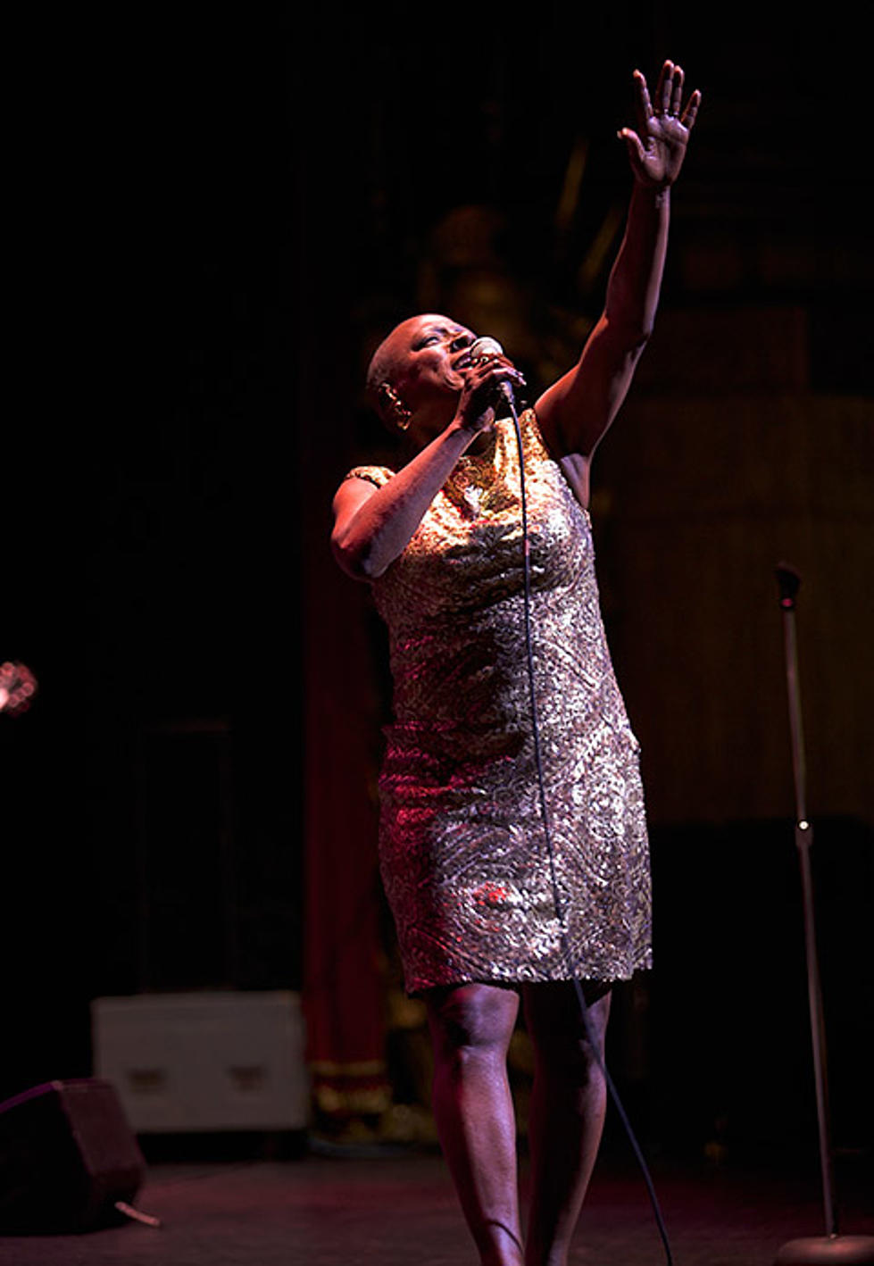 Sharon Jones &#038; The Dap-Kings played Beacon Theatre w/ Valerie June (pics), doing a Q&#038;A on Twitter ++ tour dates