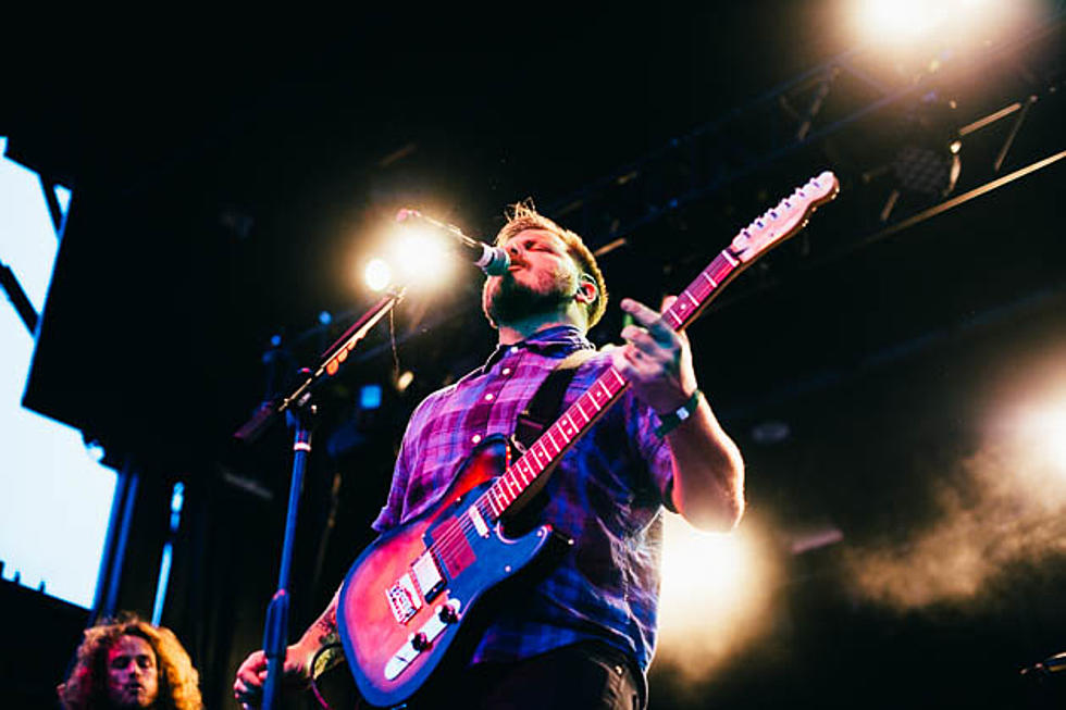 watch Thrice frontman Dustin Kensrue&#8217;s paranoid video for &#8220;Gallows&#8221; +++ updated tour dates